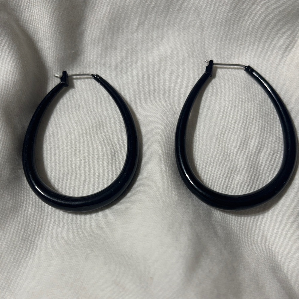 Chic Black Teardrop Earrings